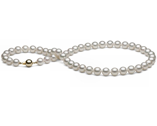 White pearl necklace at SelecTraders