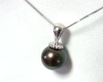 Gold pendant with Tahitian pearl from Selectraders