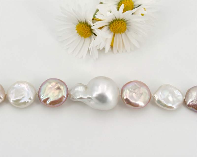 Cultured pearl bracelet at Selectraders