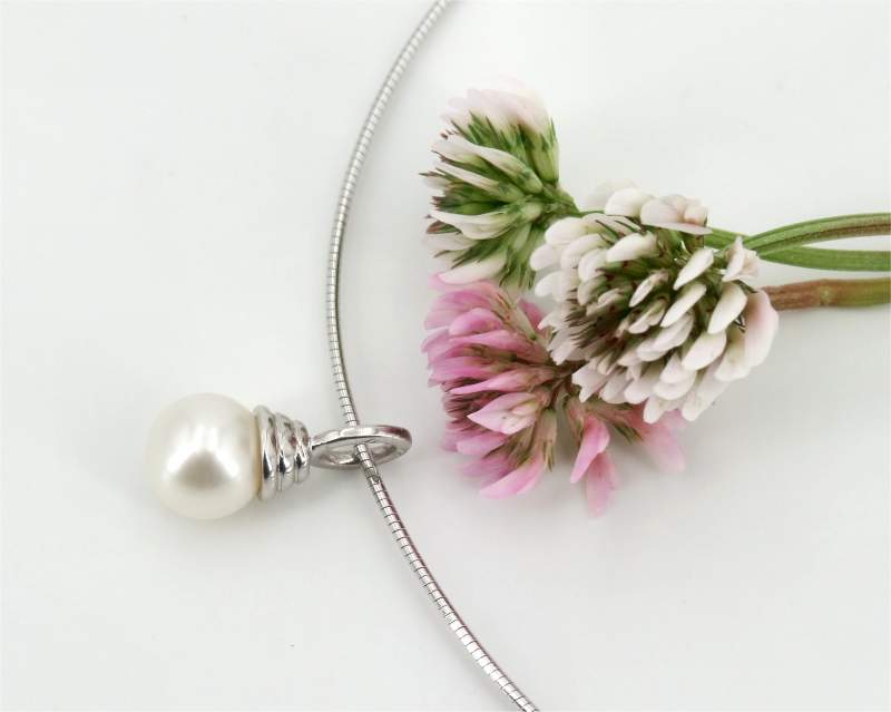 Freshwater pearl pendant from Selectraders