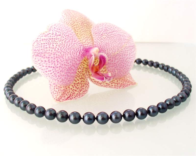 Pearl Ladies Necklace at SelecTraders