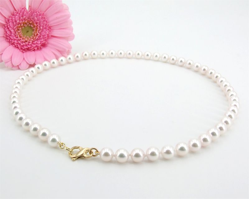 Genuine pearl necklace at Selectraders