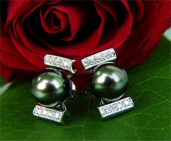 Black Pearl Earrings at SelecTraders