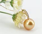Pendant with Golden South Sea Pearl