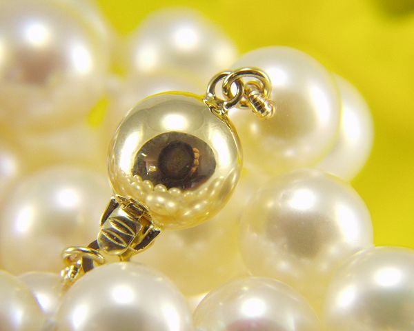 Long Pearl Necklace at SelecTraders